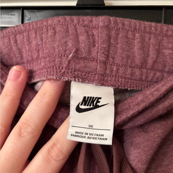 Women’s Nike Joggers - Picture 4 of 4